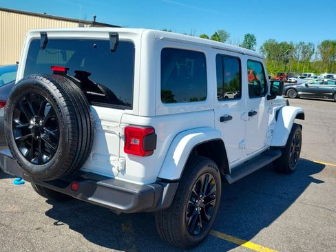 Used 2024 Jeep Wrangler Unlimited Sahara w/ Technology Group AWD/4WD image 7
