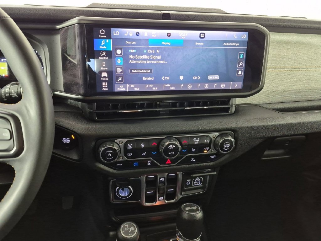 Used 2024 Jeep Wrangler Unlimited w/ Convenience Group AWD/4WD image 21