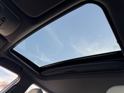 Used 2019 Toyota Avalon XLE image 32