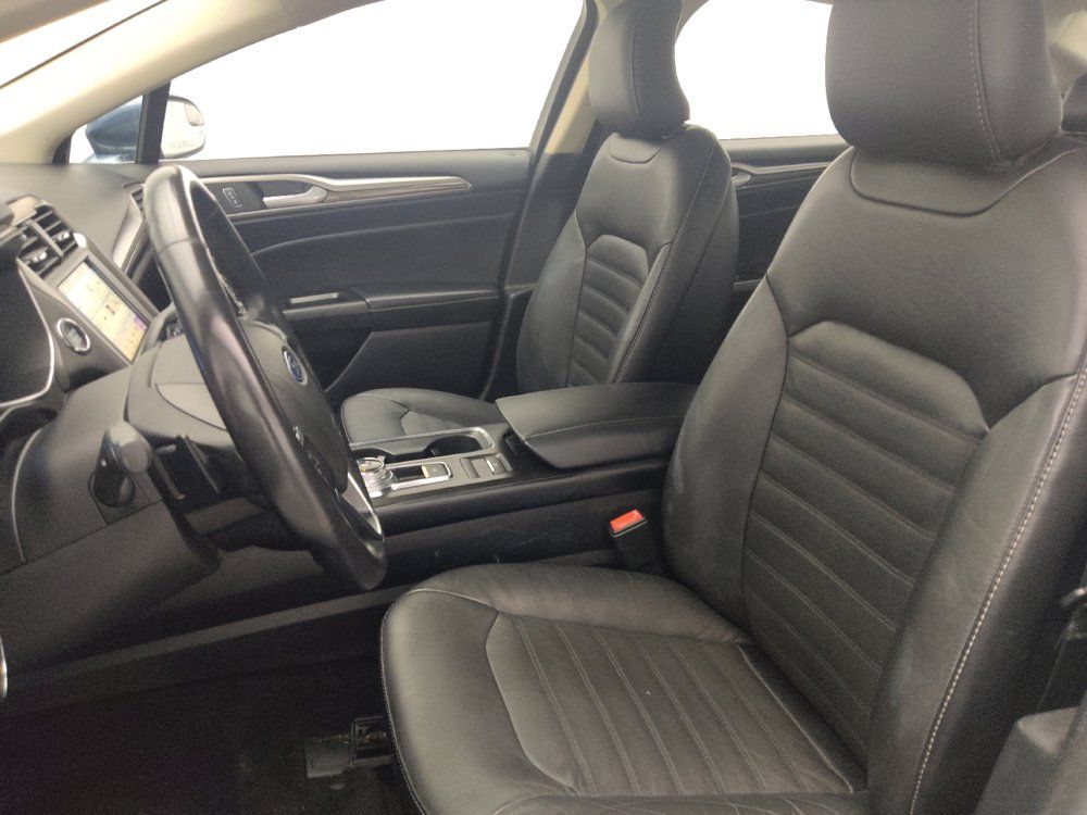 Used 2018 Ford Fusion SE w/ Fusion SE Technology Package FWD image 17