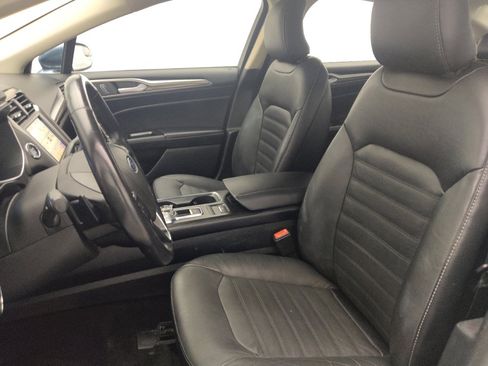 Used 2018 Ford Fusion SE w/ Fusion SE Technology Package FWD image 17