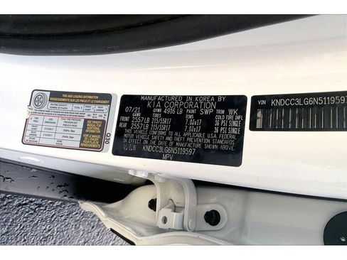 Used 2022 Kia Niro EX image 32