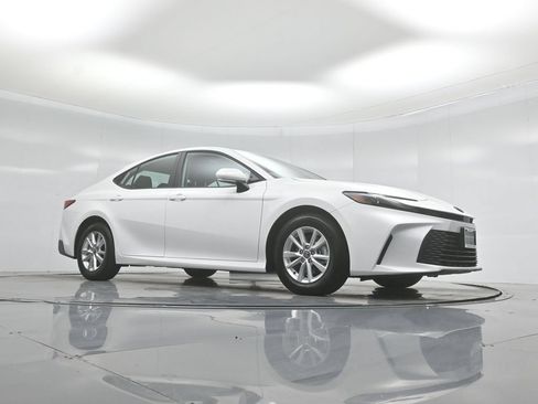 Used 2025 Toyota Camry LE FWD image 3