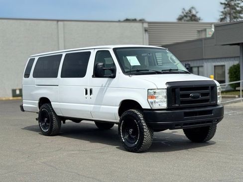 Used 2014 Ford E-350 and Econoline 350 XLT RWD image 2