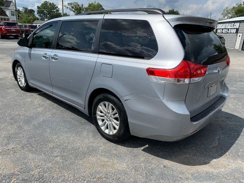 Used 2014 Toyota Sienna XLE FWD image 5