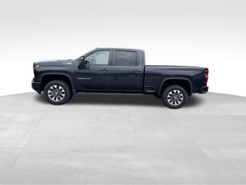 Used 2024 Chevrolet Silverado 2500 Custom w/ Custom Value Package AWD/4WD image 10