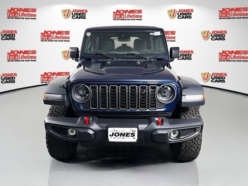 Used 2025 Jeep Wrangler Unlimited Rubicon w/ Convenience Group AWD/4WD image 12