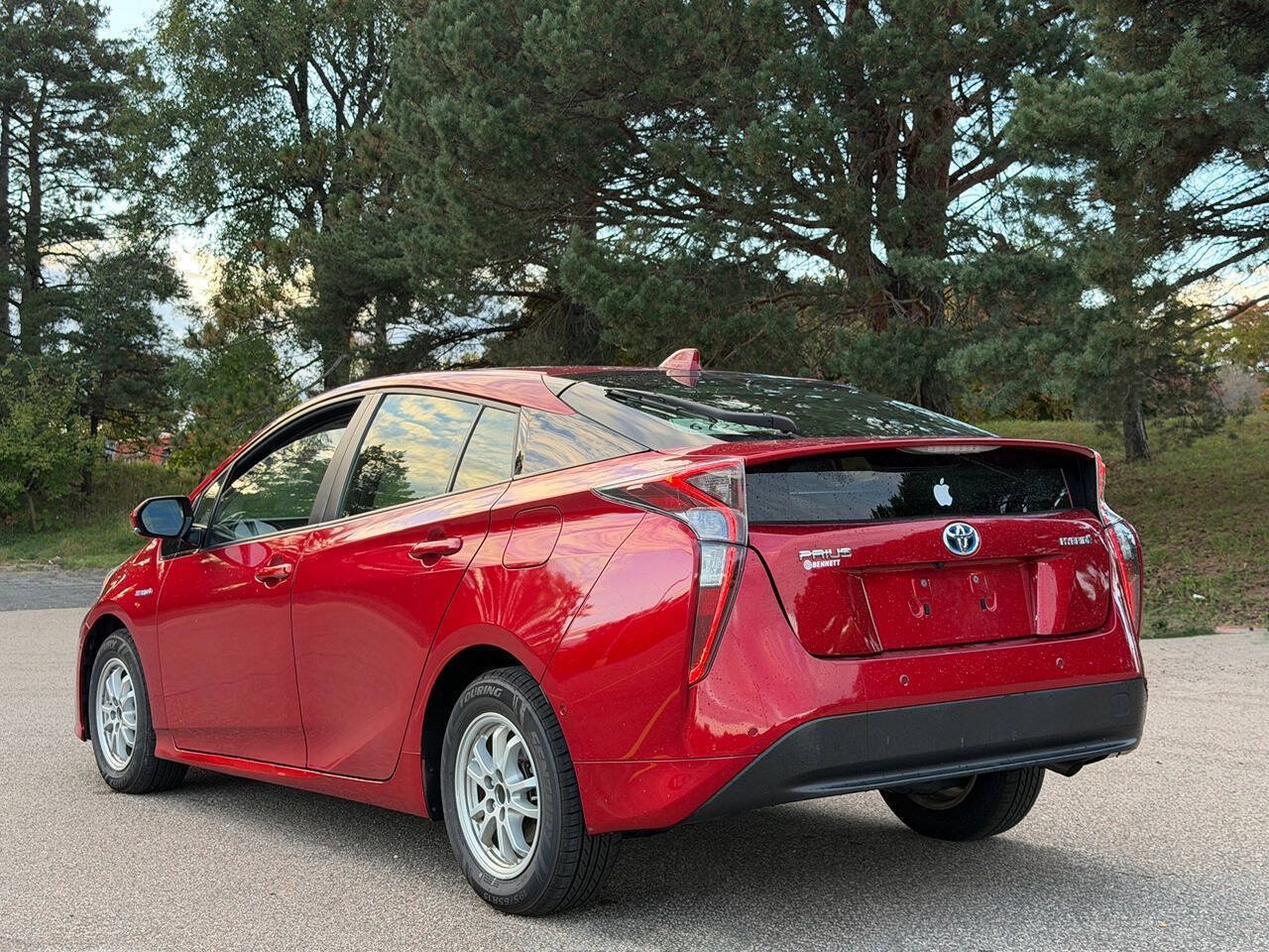 Used 2018 Toyota Prius Four w/ Advanced Technology Package FWD image 3