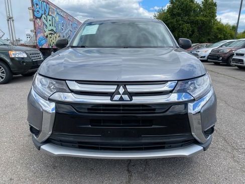 Used 2018 Mitsubishi Outlander ES AWD/4WD image 2