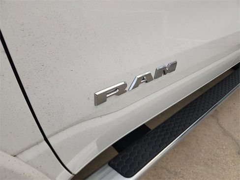 Used 2022 RAM 1500 Laramie AWD/4WD image 10