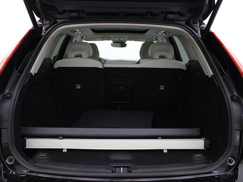 Used 2024 Volvo XC60 B5 Core AWD/4WD image 31