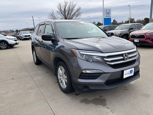 Used 2017 Honda Pilot LX image 3