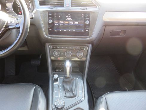Used 2019 Volkswagen Tiguan SE w/ Panoramic Sunroof Package AWD/4WD image 16