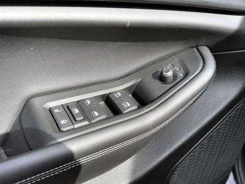 Certified 2025 Jeep Grand Cherokee Altitude image 17