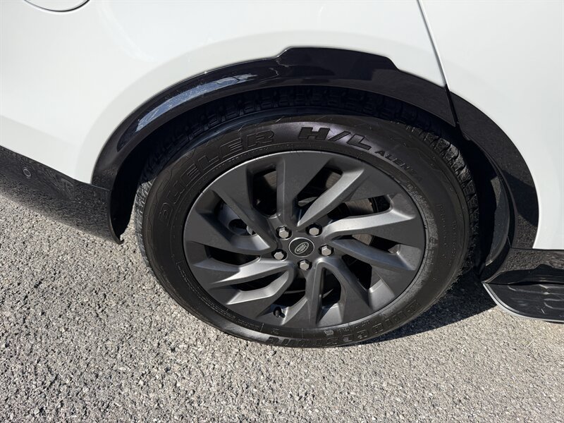 Used 2023 Land Rover Discovery S R-Dynamic AWD/4WD image 11