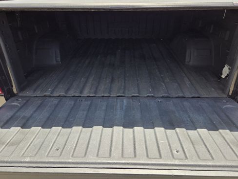 Used 2022 Chevrolet Silverado 1500 High Country w/ Technology Package image 9