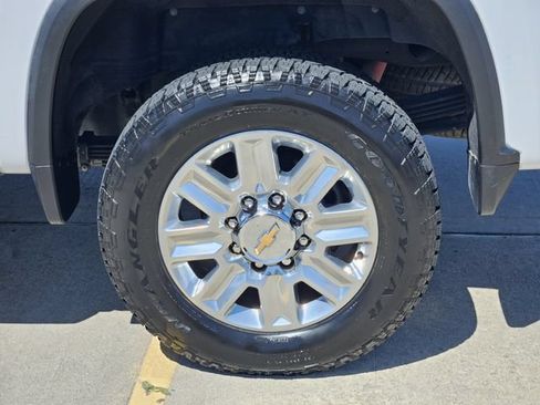 Used 2024 Chevrolet Silverado 2500 High Country w/ Technology Package AWD/4WD image 8