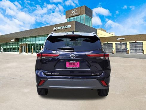 Used 2022 Toyota Highlander Limited FWD image 7