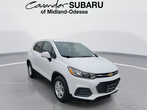 Used 2022 Chevrolet Trax LS w/ Tint and Cruise Package FWD image 1