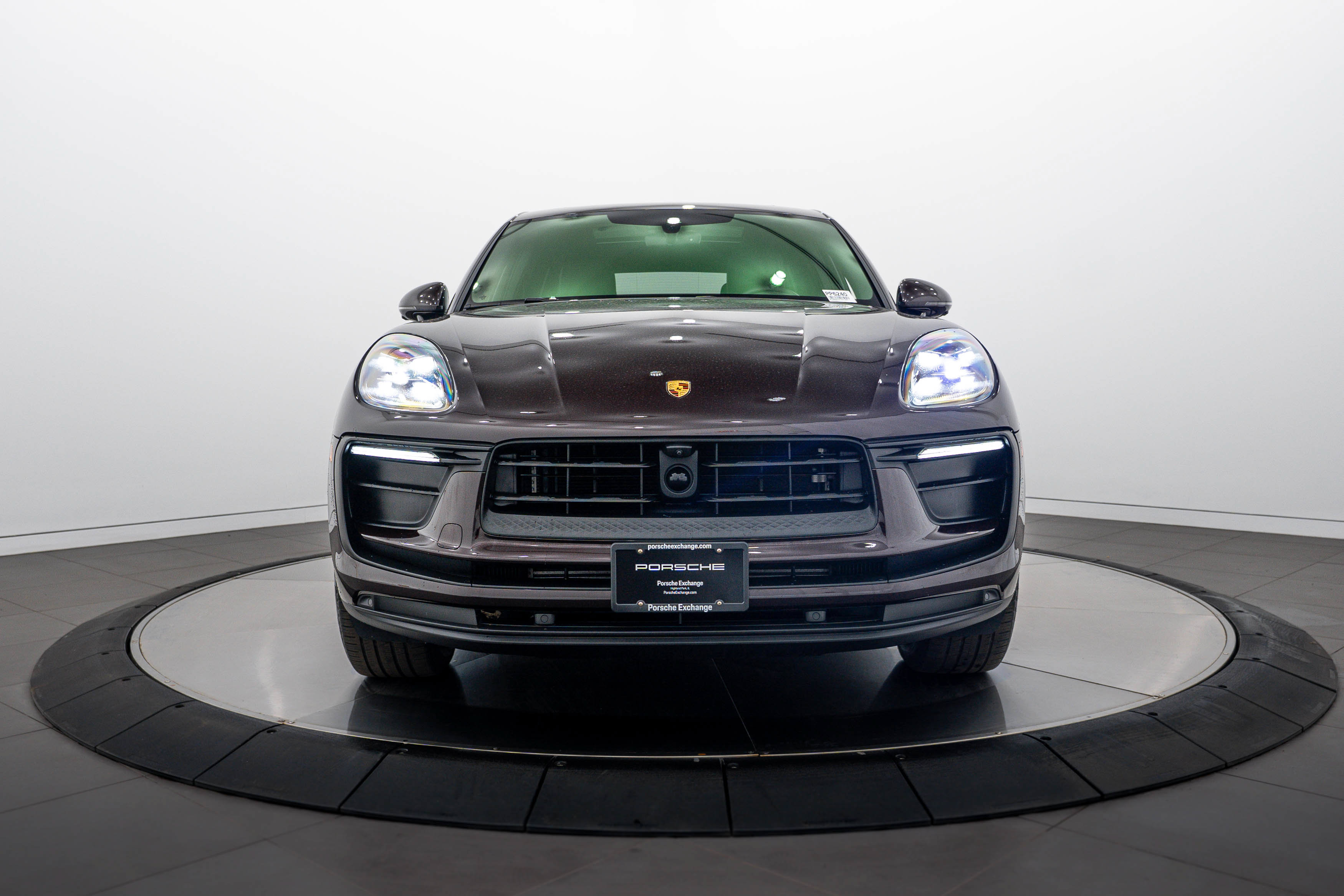 Certified 2023 Porsche Macan AWD/4WD image 10