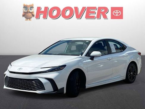Used 2025 Toyota Camry SE w/ Convenience Package FWD image 5
