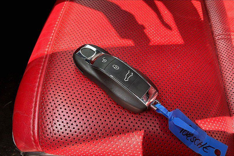 Used 2021 Porsche Macan Turbo w/ Premium Package Plus (PF0) AWD/4WD image 8