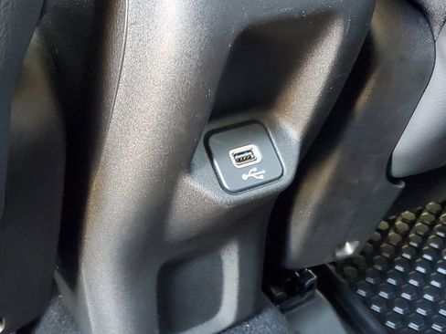 Used 2023 Jeep Renegade Limited AWD/4WD image 29