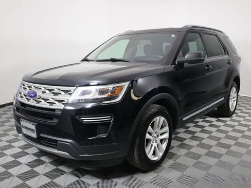 Used 2018 Ford Explorer XLT w/ Class II Trailer Tow Package AWD/4WD image 5