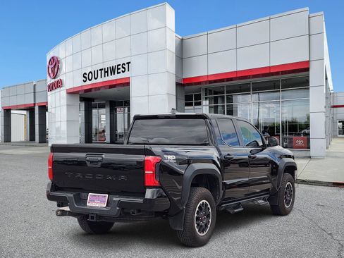 Used 2024 Toyota Tacoma TRD Off-Road AWD/4WD image 5
