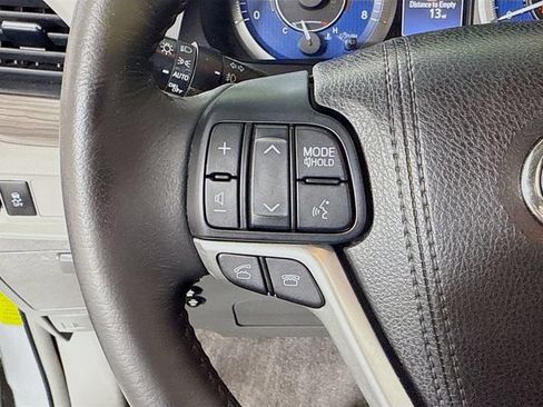 Used 2016 Toyota Sienna XLE FWD image 13