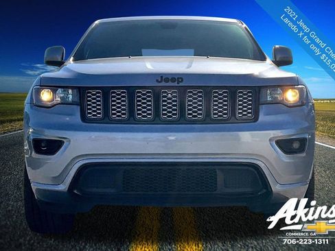 Used 2021 Jeep Grand Cherokee Laredo X image 2