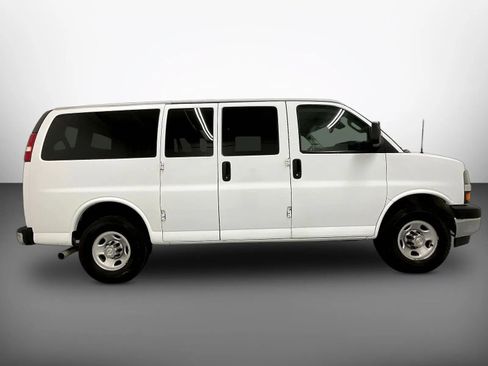 Used 2020 Chevrolet Express 2500 LT w/ LT Preferred Equipment Group RWD image 8