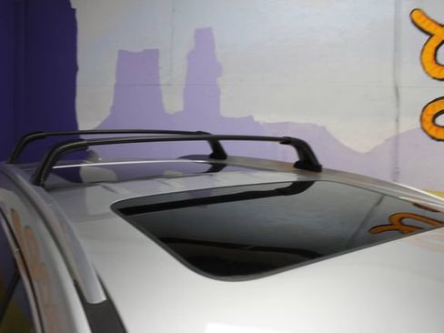 Used 2021 Buick Enclave Essence w/ Sound and Sites Package FWD image 5