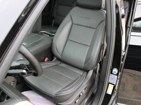 Used 2025 GMC Yukon Denali w/ Sun & Power Step Package image 36