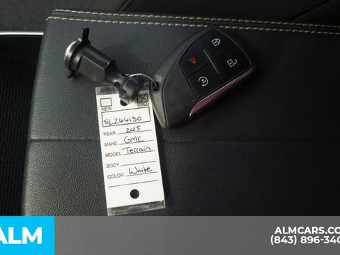 Used 2025 GMC Terrain Elevation AWD/4WD image 37
