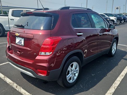 Used 2017 Chevrolet Trax LT w/ LT Convenience Package FWD image 8