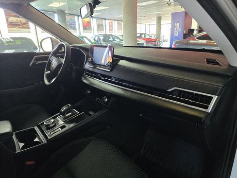 Used 2024 Mitsubishi Outlander ES image 13