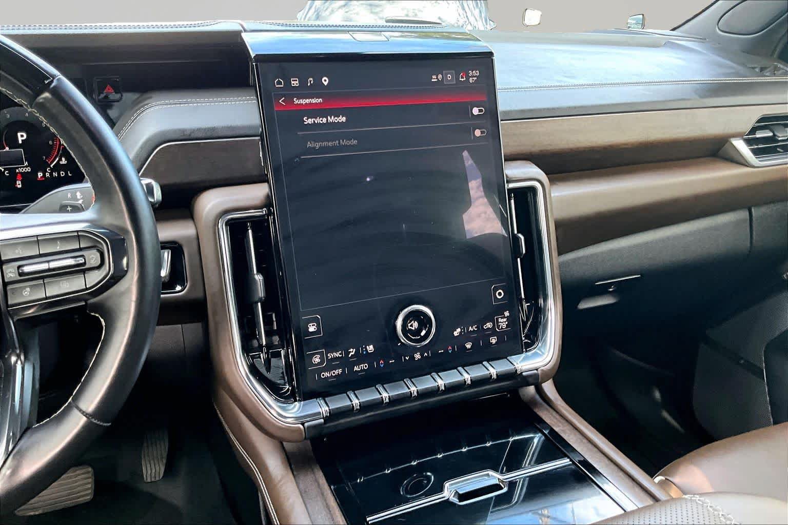 Used 2025 GMC Yukon Denali Ultimate AWD/4WD image 6