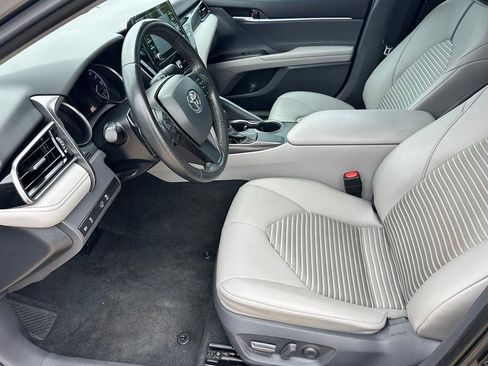 Used 2021 Toyota Camry SE FWD image 6