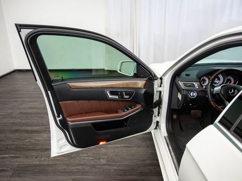 Used 2014 Mercedes-Benz E 350 4dr Sedan E350 RWD image 16