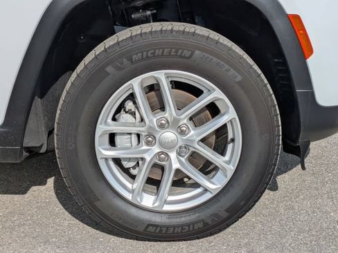 New 2025 Jeep Grand Cherokee Laredo X w/ Luxury Tech Group I AWD/4WD image 9