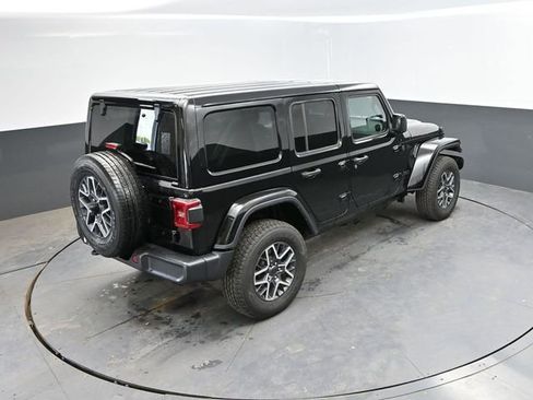 Used 2025 Jeep Wrangler Unlimited Sahara AWD/4WD image 44