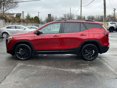 Used 2023 GMC Terrain SLE w/ Driver Convenience Package image 2