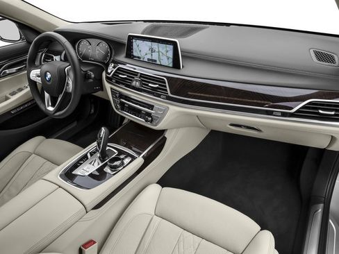 Used 2017 BMW 750i xDrive AWD/4WD image 16