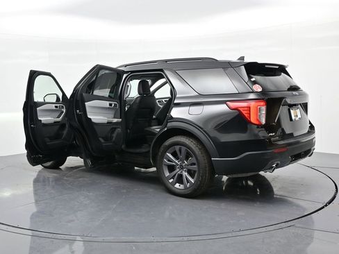 Used 2022 Ford Explorer XLT w/ Equipment Group 202A image 22