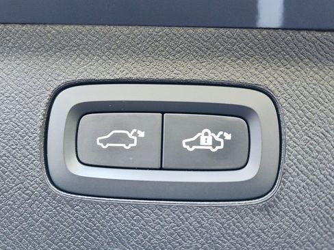 Used 2024 Volvo XC90 B6 Plus image 39