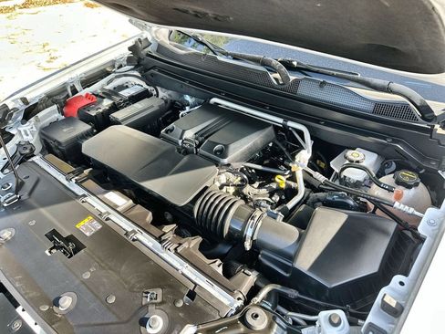 Used 2024 Chevrolet Colorado Z71 w/ Z71 Convenience Package 2 image 30