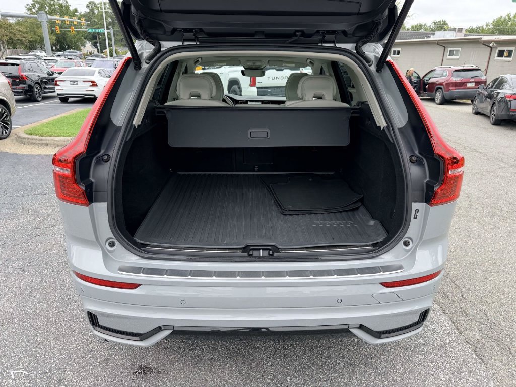 Used 2024 Volvo XC60 B5 Plus w/ Protection Package Premier AWD/4WD image 15