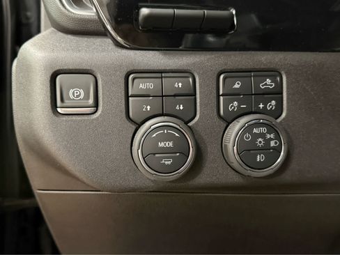 Used 2025 Chevrolet Silverado 1500 High Country w/ Midnight Edition AWD/4WD image 25