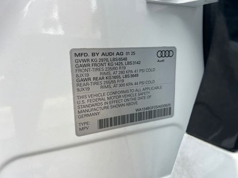 Used 2025 Audi Q6 e-tron Premium Plus AWD/4WD image 17